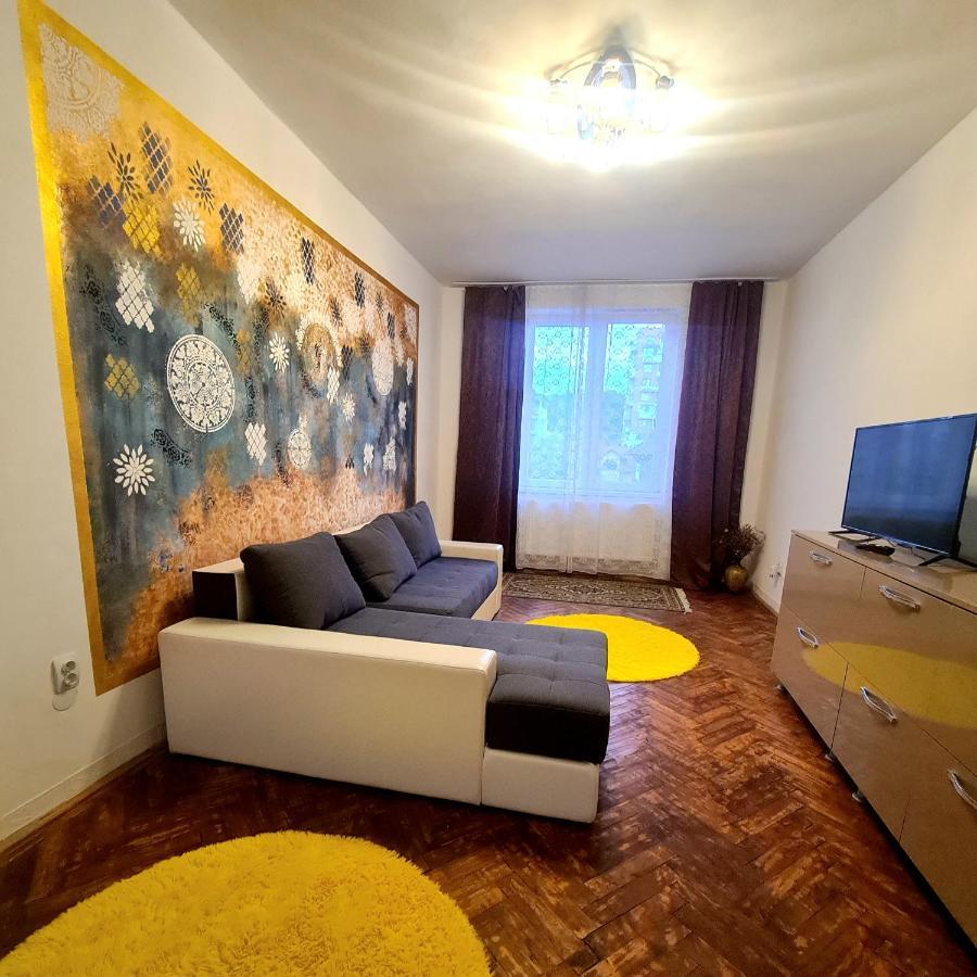 Mural Art Apartament Петрошани Экстерьер фото